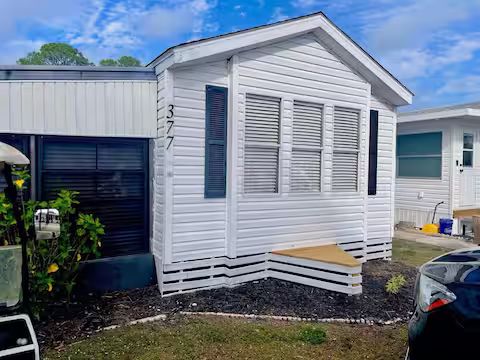 Sarasota Resort Cottage exterior
